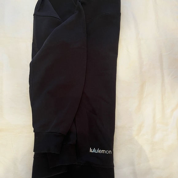 LULULEMON BLACK CREW NECK - Picture 3 of 3